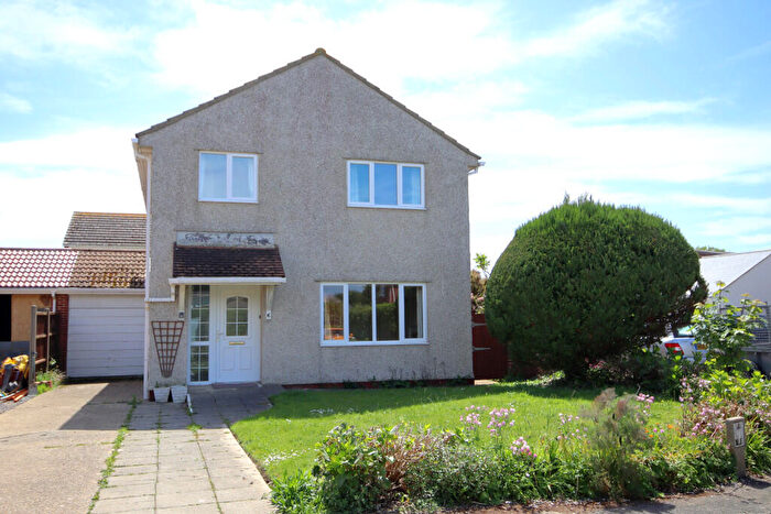 4 Bedroom Detached House To Rent In Swallow Drive, Milford On Sea, SO41
