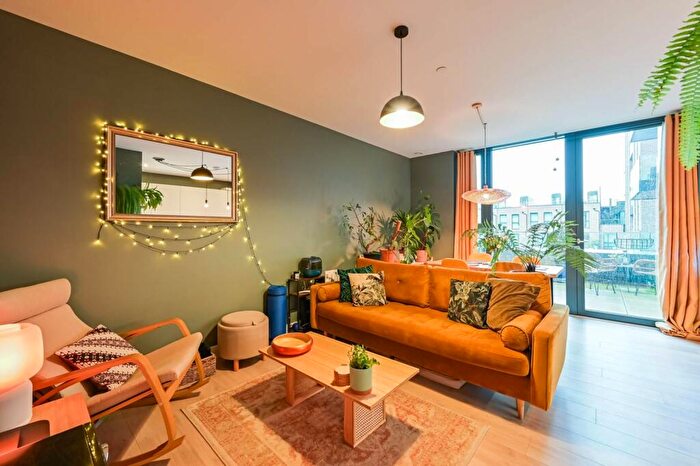 2 Bedroom Flat For Sale In Woodberry Down, , Manor House, London, N4