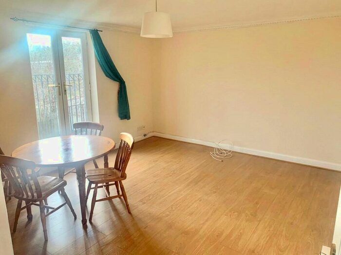2 Bedroom Apartment To Rent In Kingfisher Court, Sutton, Surrey, SM1