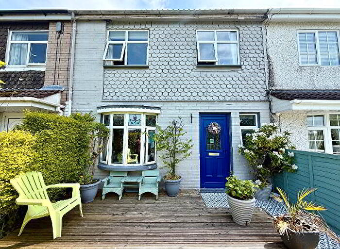 3 Bedroom Mid Terraced House For Sale In Meadowview Crescent, Derry, BT48