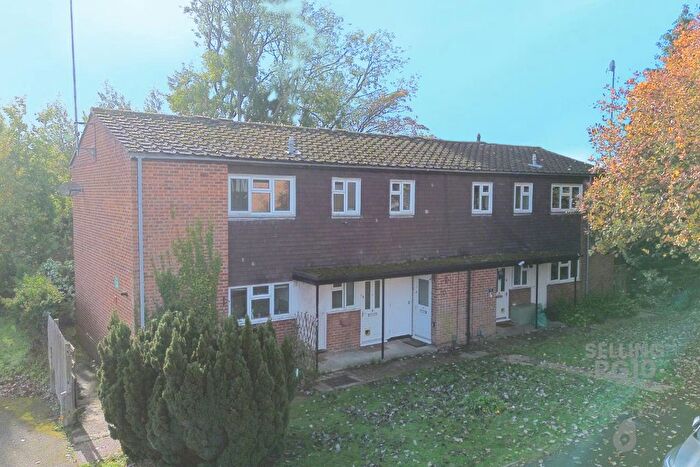 2 Bedroom Maisonette For Sale In Crest Close, Ruscombe, Twyford, RG10