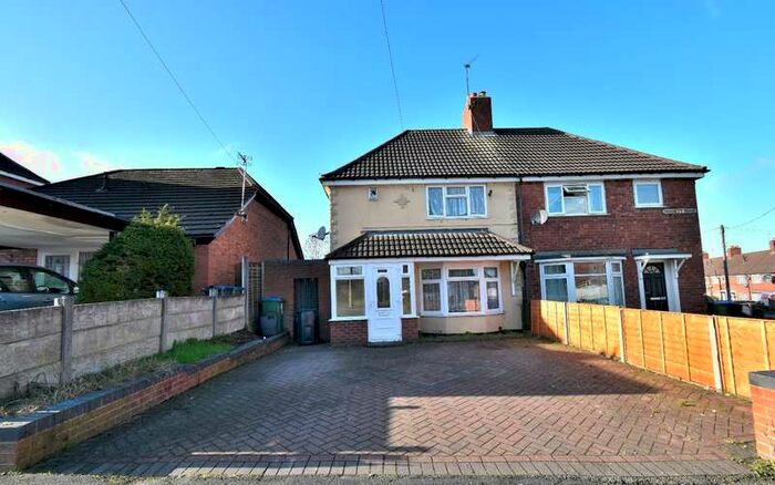 3 Bedroom Semi-Detached House To Rent In Dorsett Road, Wednesbury, WS10
