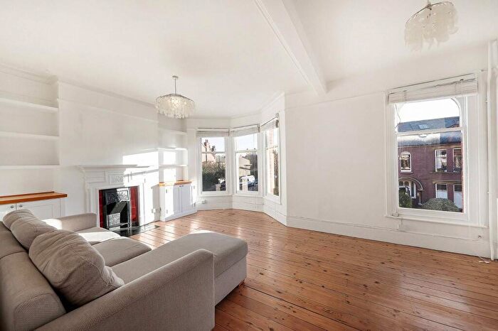 2 Bedroom Flat To Rent In Burnbury Road, Balham, London, SW12