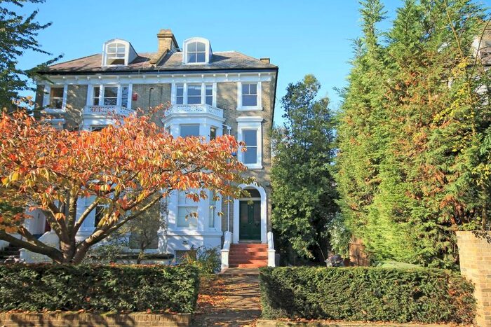 2 Bedroom Flat To Rent In Cambridge Park, Twickenham, TW1