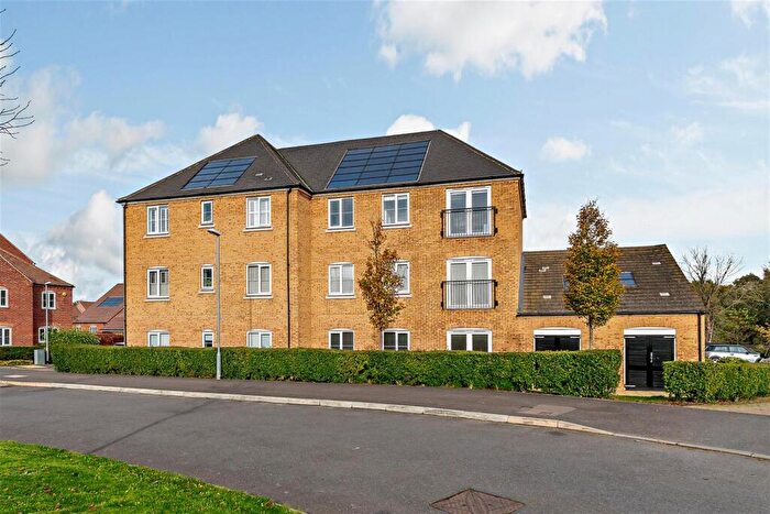 2 Bedroom Flat To Rent In Hemsley House, Bettenson Close, Chislehurst, BR7