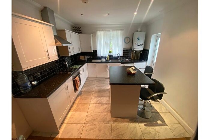 2 Bedroom Flat To Rent In Bensham Manor Road, Thornton Heath, CR7