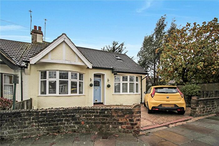 3 Bedroom Bungalow To Rent In Highfield Grove, Westcliff-on-Sea, Essex, SS0
