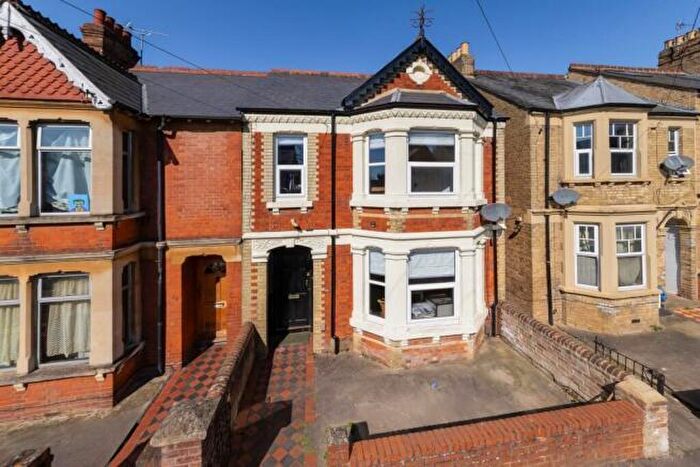 4 Bedroom Semi-Detached House For Sale In Bartlemas Road, Oxford, OX4