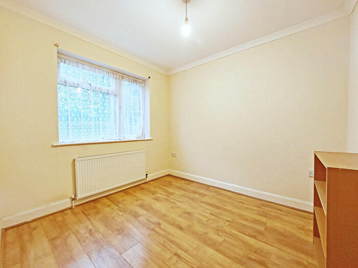 2 Bedroom Apartment For Sale In Shaftesbury Avenue, Harrow, HA2