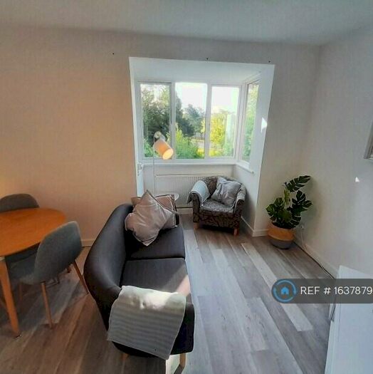 1 Bedroom Flat To Rent In Heatherfield Court, Wilmslow, SK9