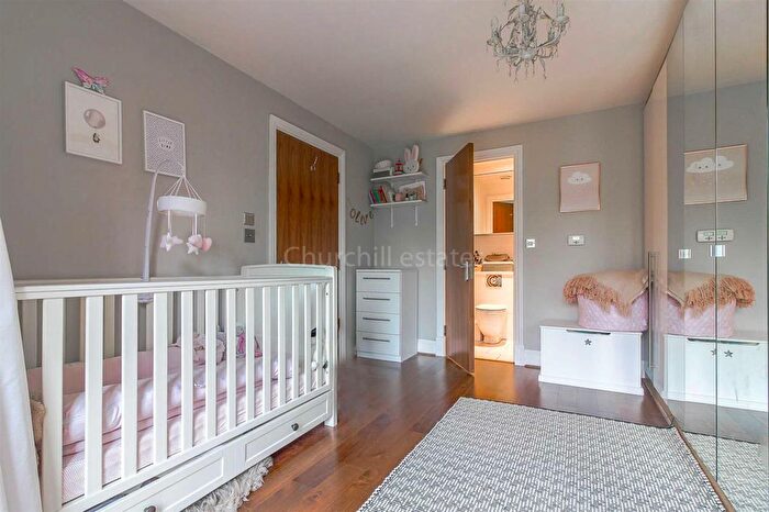 2 Bedroom Flat To Rent In Chelsea Mews, Wanstead, E11