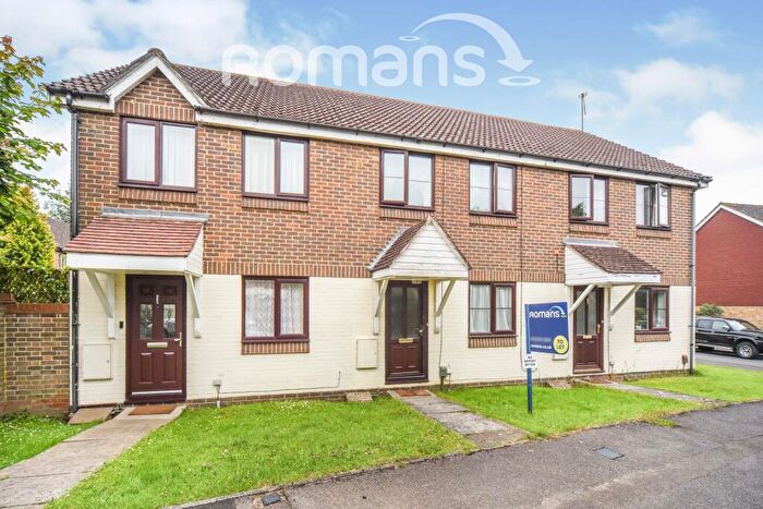 2 Bedroom House To Rent In Trefoil Close, Wokingham, RG40