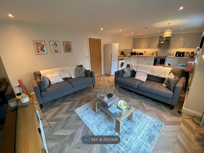 2 Bedroom Flat To Rent In Drummond Avenue, Leeds, LS16