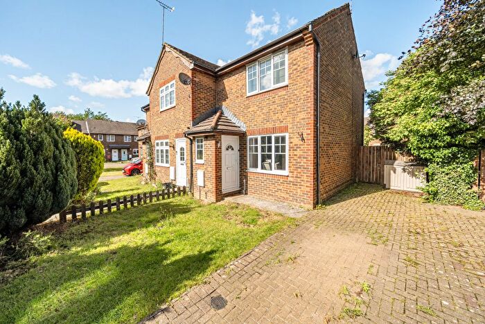 2 Bedroom End Of Terrace House For Sale In Dunsford Close, Swindon, SN1
