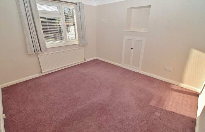 2 Bedroom Detached Bungalow For Sale In Chestnut Avenue, Bedhampton, PO9