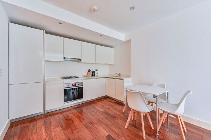 2 Bedroom Flat To Rent In Victoria Road, Queen's Park, London, NW6