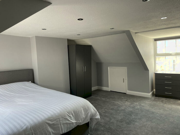 1 Bedroom Apartment To Rent In Hill Park Crescent Flat Tff, PL4
