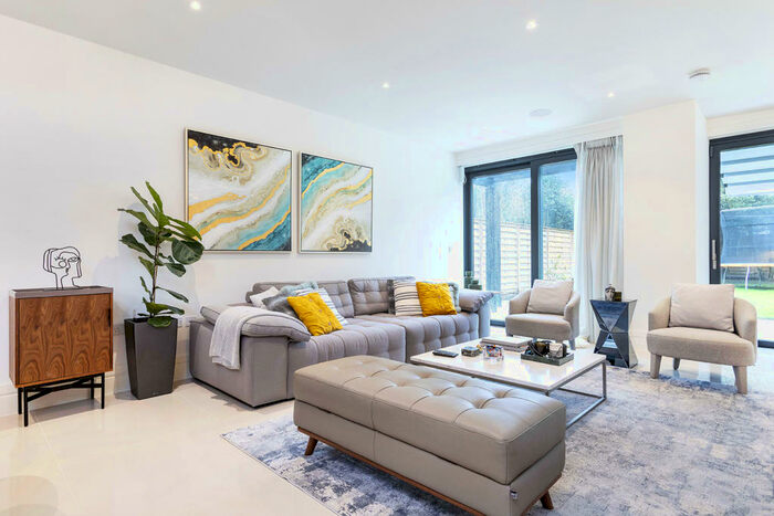 6 Bedroom Detached House To Rent In The Park, Golders Hill, NW11