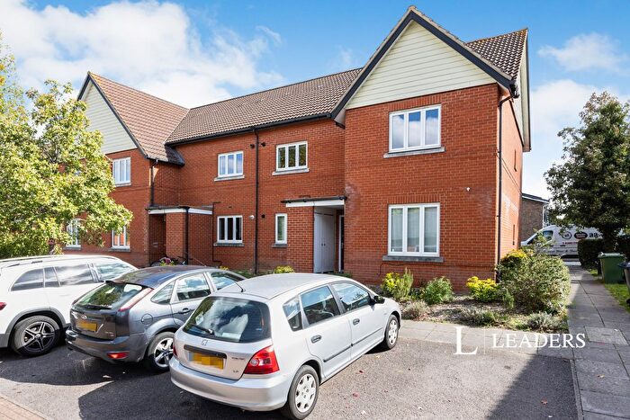 2 Bedroom Flat To Rent In Henderson Avenue, GU2