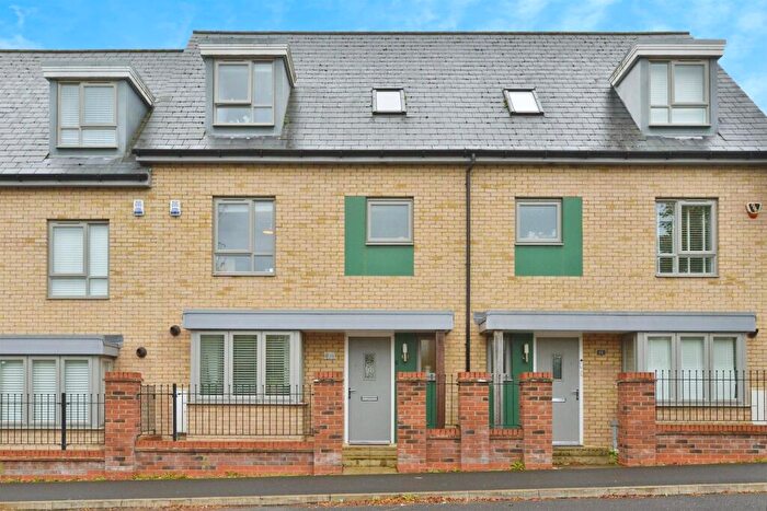 4 Bedroom Terraced House For Sale In Randall Avenue, Whitehouse, Milton Keynes, MK8