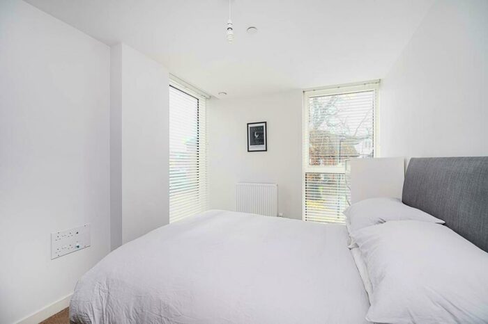 1 Bedroom Flat To Rent In Skylark Point, Stoke Newington, London, N4