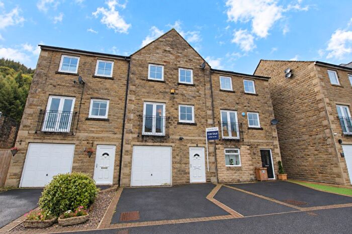 4 Bedroom Terraced House For Sale In Ivy Place, Todmorden, OL14