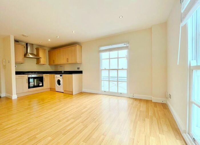 1 Bedroom Flat To Rent In High Street, Cheltenham, GL50