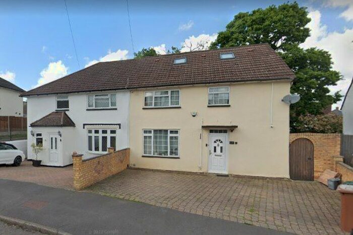 4 Bedroom Semi-Detached House To Rent In Fleetwood Way, Watford, WD19