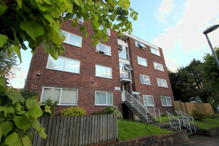 2 Bedroom Flat To Rent In Cranes Park Avenue, Surbiton, KT5