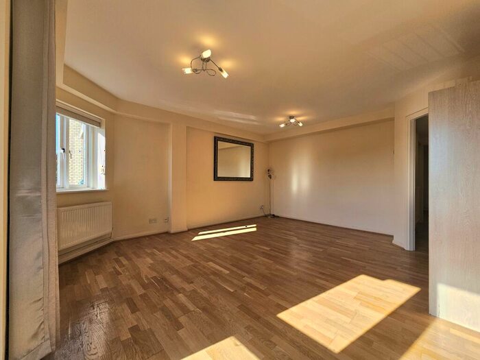 2 Bedroom Flat To Rent In Lownds Court, Queens Road, Bromley, BR1