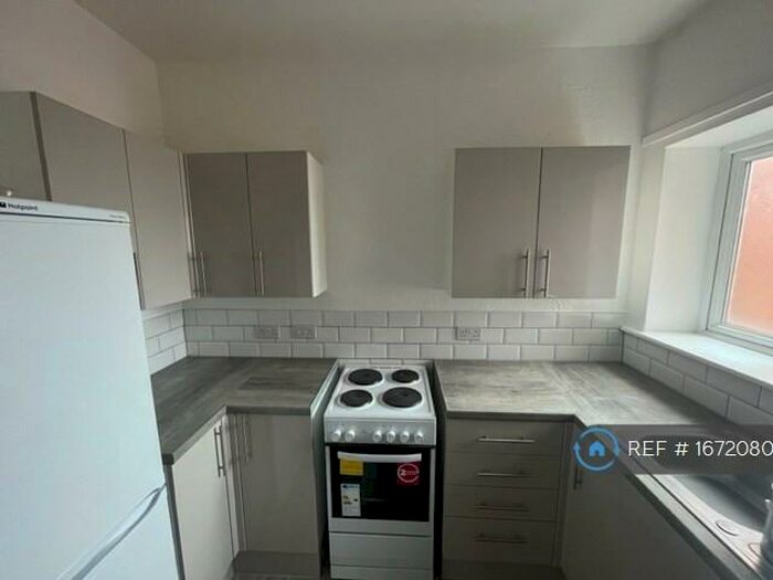 2 Bedroom Flat To Rent In Hamstead Court, Birmingham, B19