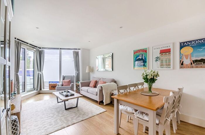 2 Bedroom Flat For Sale In Ensign House, Wandsworth, London, SW18