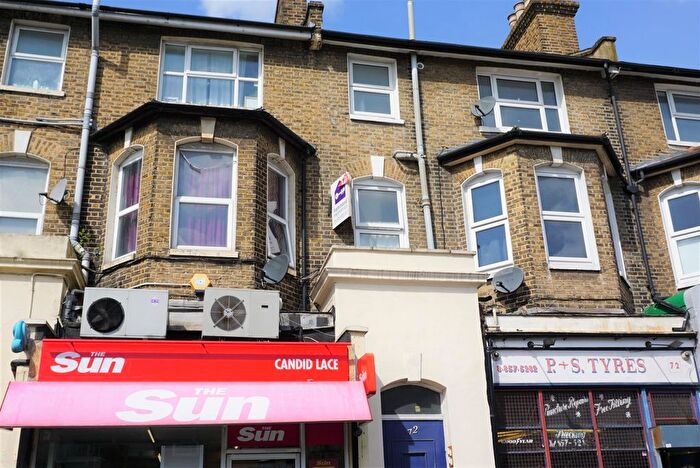 Studio To Rent In Baring Road, London, SE12