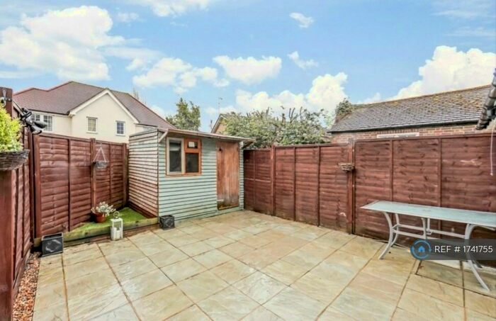 1 Bedroom Flat To Rent In Slipshatch Road, Reigate, RH2