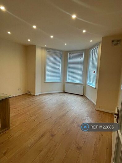 2 Bedroom Flat To Rent In First Floor Mansfield Road, Ilford, IG1