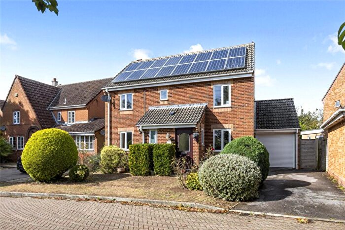 4 Bedroom Detached House For Sale In Toddington Park, Wick, Littlehampton, West Sussex, BN17