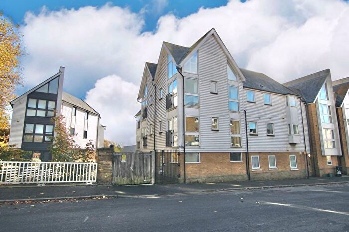2 Bedroom Flat For Sale In Beaconsfield Road, Dover, CT16