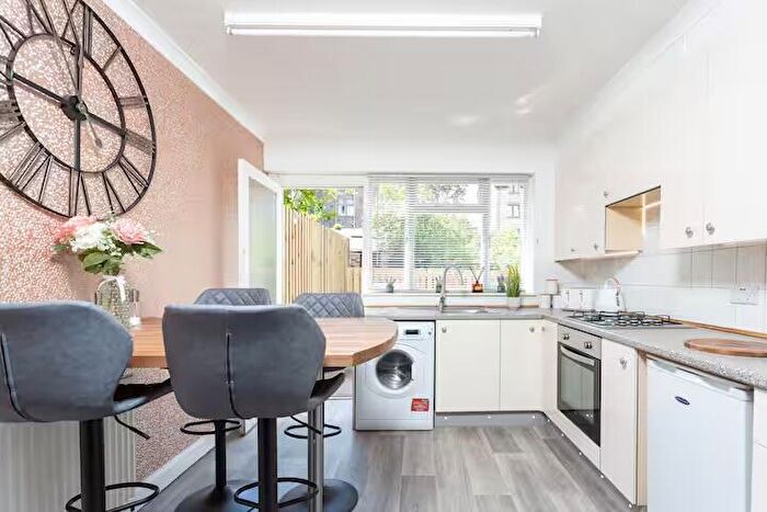 2 Bedroom Flat To Rent In Glover Street, Perth, Perthshire, PH2