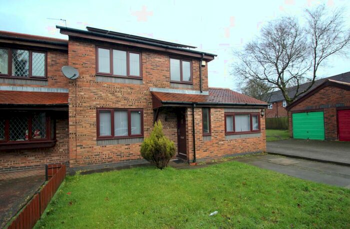 3 Bedroom Semi-Detached House To Rent In Longley Street, Oldham, OL2