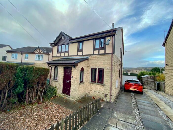 2 Bedroom Semi-Detached House To Rent In The Oval, Bingley, West Yorkshire, Uk, BD16