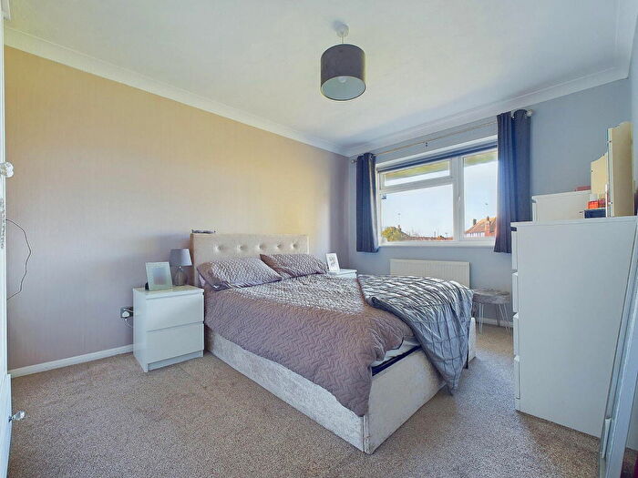 1 Bedroom Flat For Sale In Crabtree Lane, Lancing, BN15