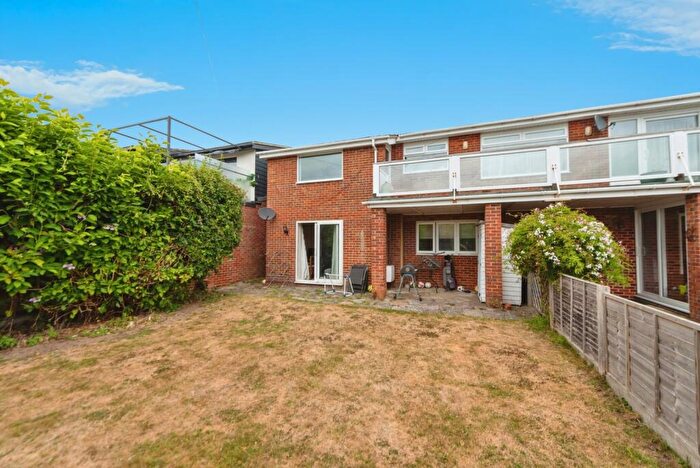 2 Bedroom Flat For Sale In Crescent Road, Gosport, Hampshire, PO12