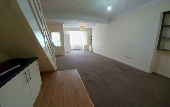 3 Bedroom House To Rent In North Hill Road, Swansea, SA1