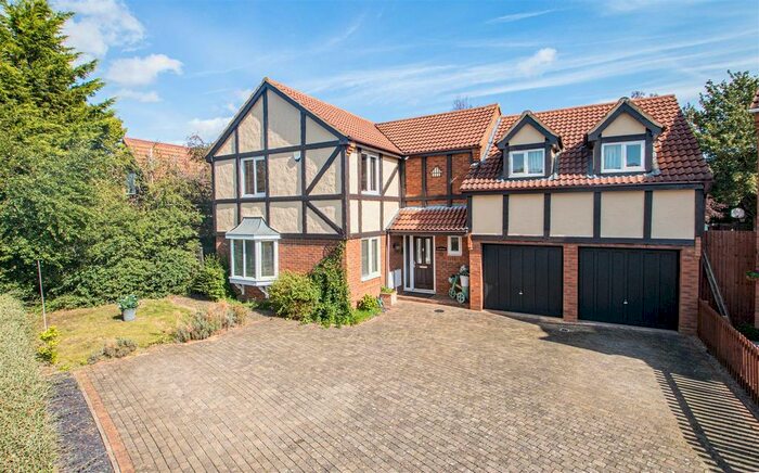 5 Bedroom Detached House To Rent In Britten Grove, Old Farm Park, Milton Keynes, MK7