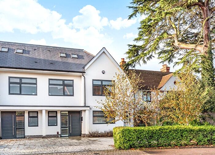 4 Bedroom Semi Detached House For Sale In Beckenham Road, West Wickham, BR4