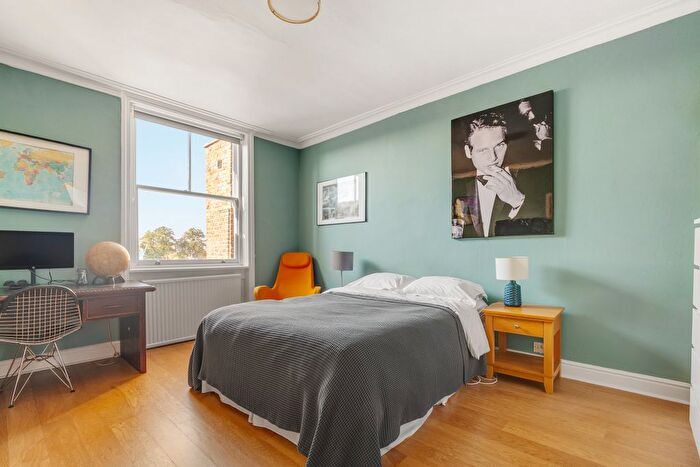 3 Bedroom Flat For Sale In Redcliffe Square, Chelsea, SW10