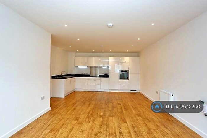 2 Bedroom Flat To Rent In High Road Leyton, London, E10