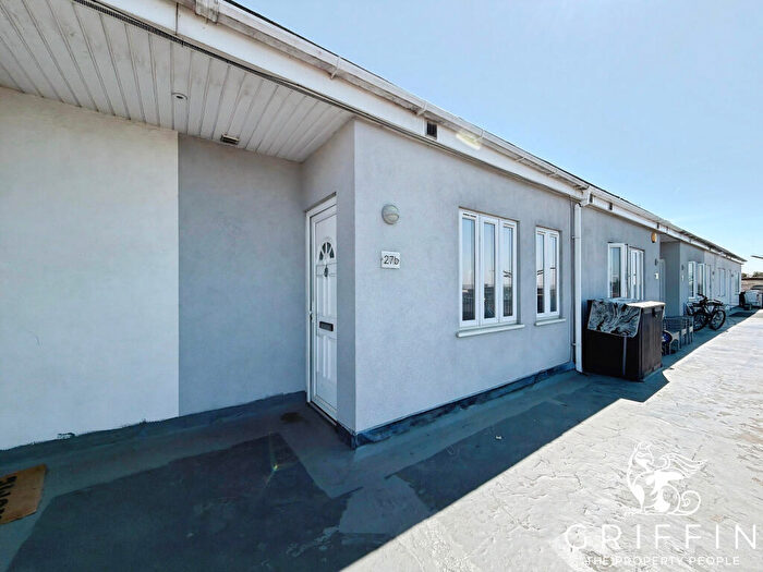 2 Bedroom Flat To Rent In Lampits Hill, Corringham, Stanford-Le-Hope, SS17