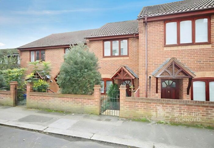 2 Bedroom Terraced House To Rent In Western Road, Aldershot, GU11