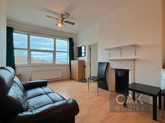 Studio To Rent In Green Lanes, London, N13